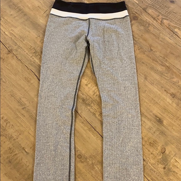 Lululemon yoga pants - Picture 1 of 4